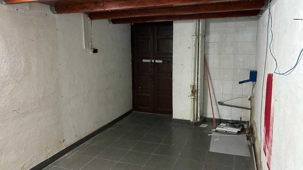 Inchiriez spatiu comercial cu terasa