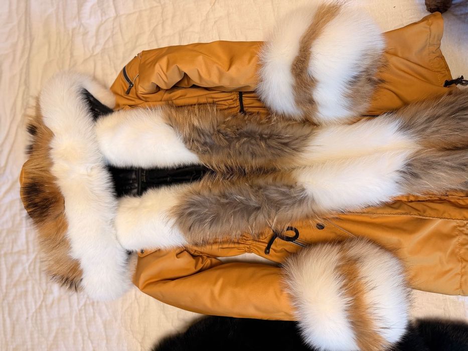 Продавам стилна и удобна парка.