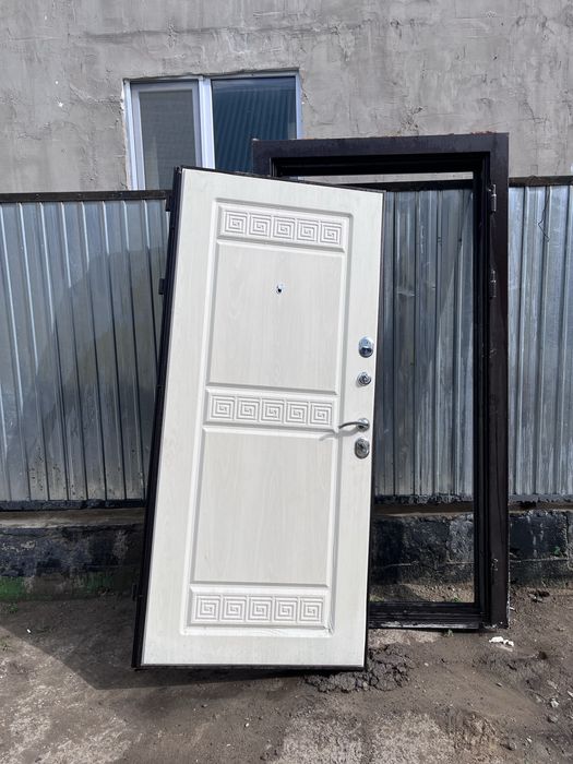 Есік сатылады,жақсы күйінде