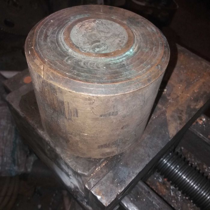 Бронза  диаметре 120 мм длина 100 мм