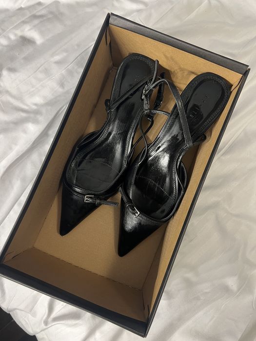 Стилни черни обувки на ток