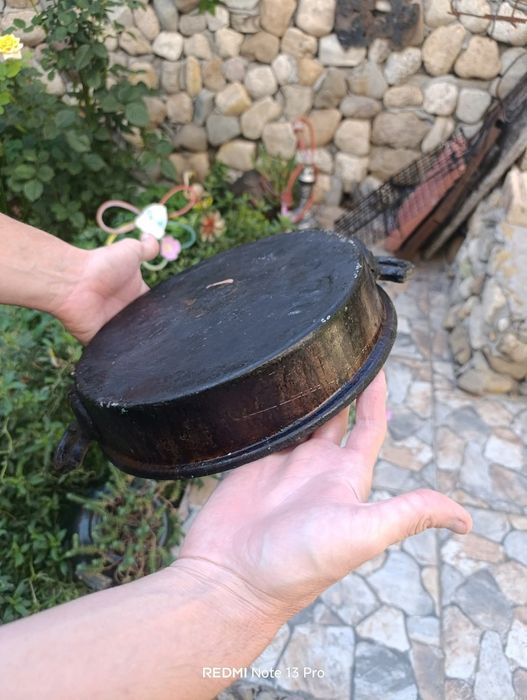 Старинен бакърен съд