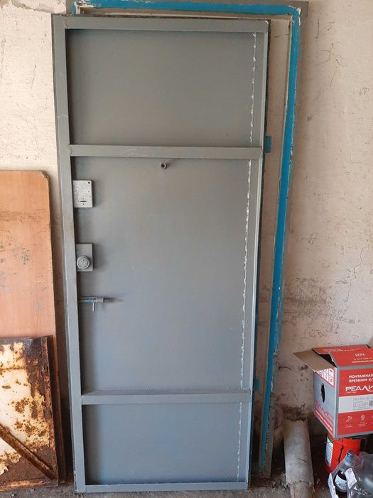 Продам металлическую дверь.б/у.30000т.