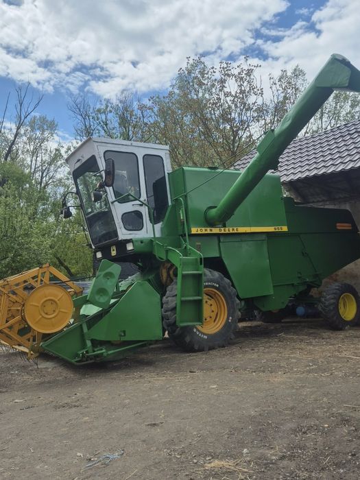 Vând combina John Deere 955