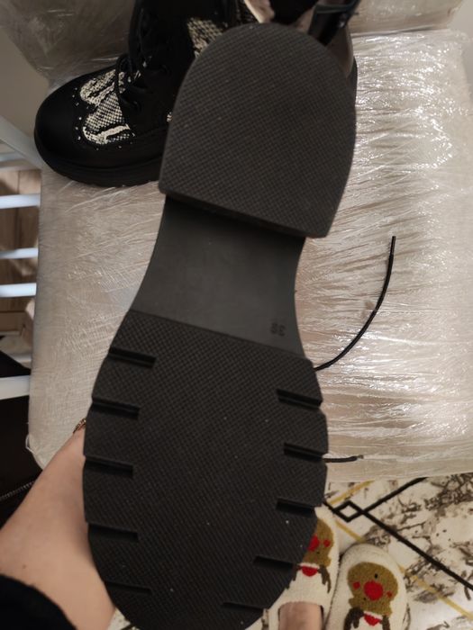 Продам зимние ботинки