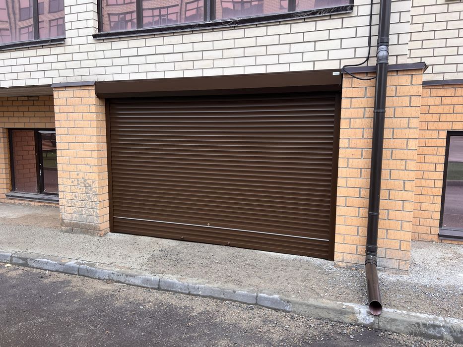 Рольставни , Секционые ворота