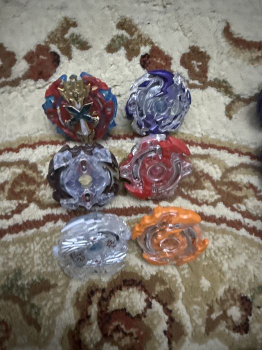 Игрушки из мультика beyblade