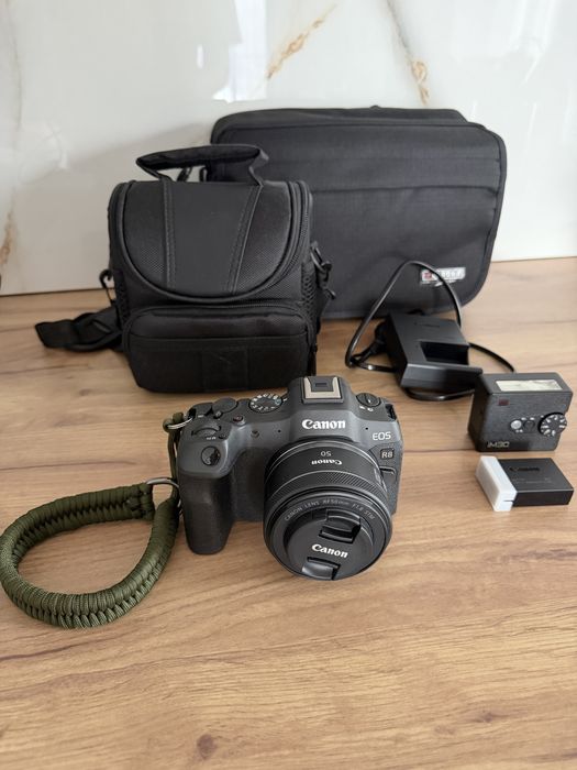 Canon EOS R8 + obiectiv RF 50mm f/1.8 STM + obiectiv RF 24-105mm F4-7.1 IS STM