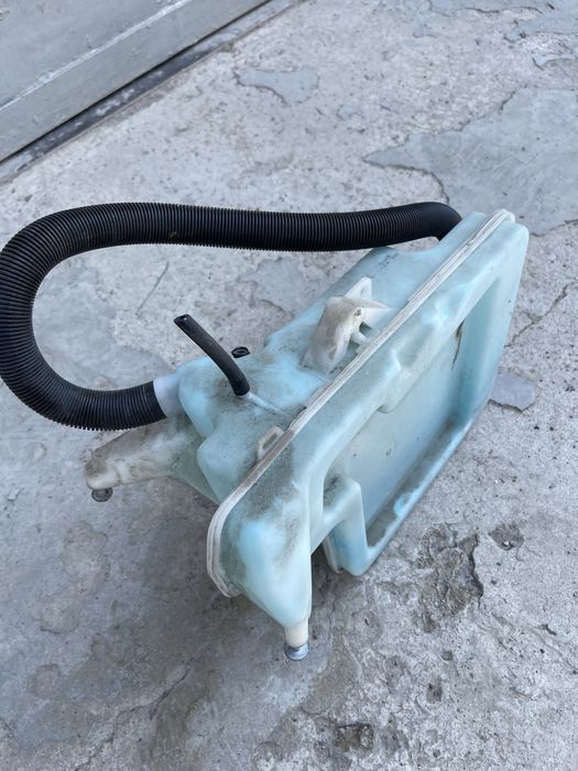 Бачок омывателя в сборе на BMW E60 БМВ Е60