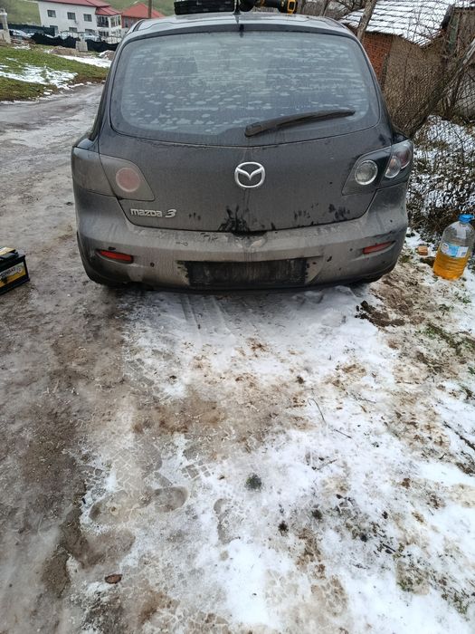 Продава се на Части Mazda 3