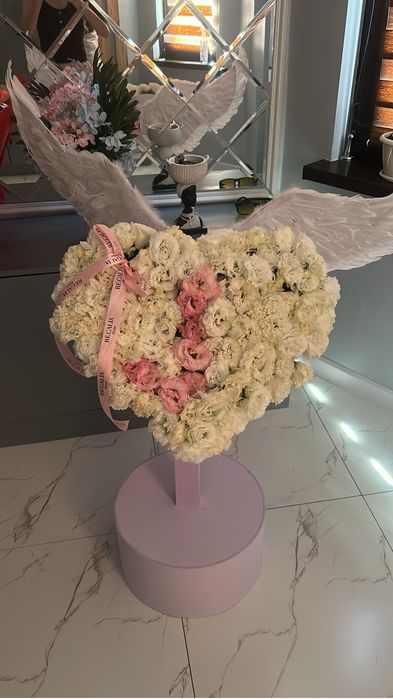 букет цветов крылья