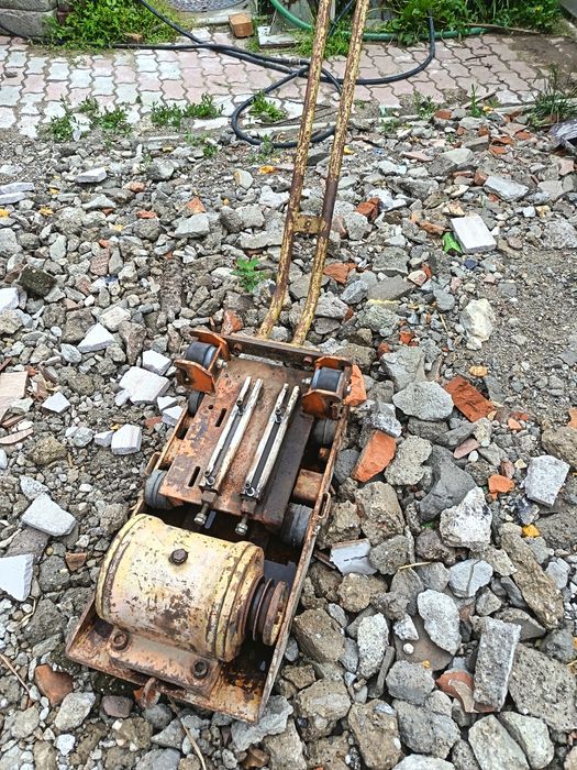 Placa vibrantă fără motor