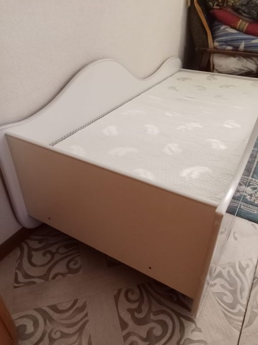 Срочно продам детскую кроватку