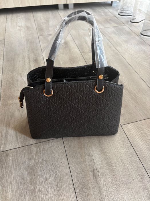 Дамска чанта GUESS