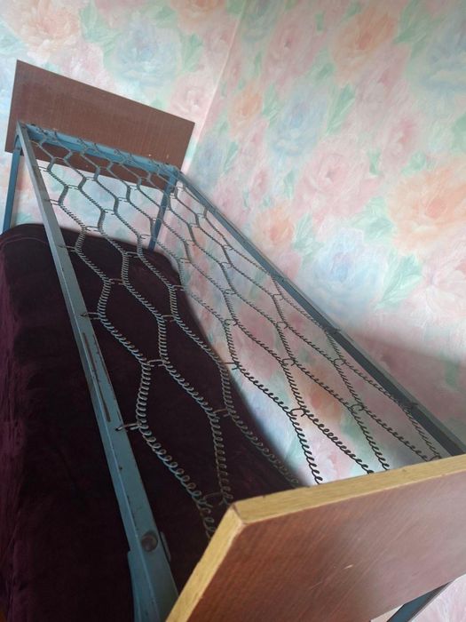 Кровать 2-ух яростную