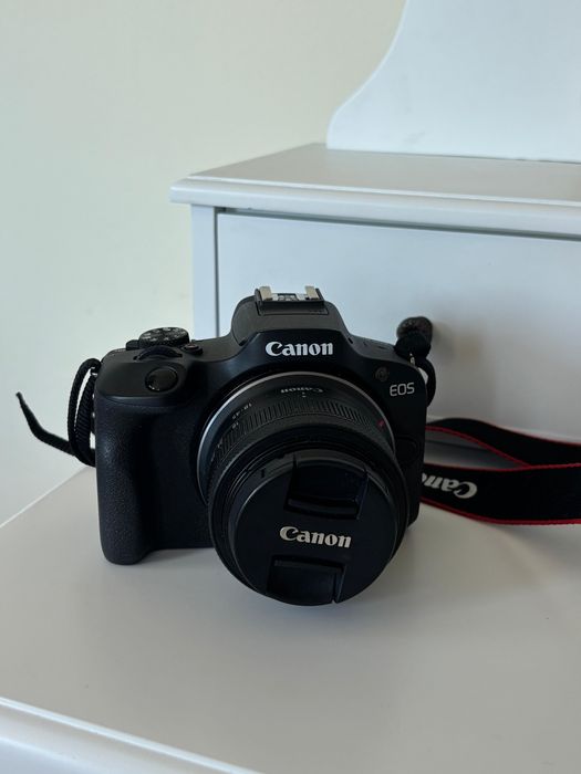 Canon EOS R100 + obiectiv RF-S 18-45mm | Mirrorless 4K | Ideal începători & vlogging