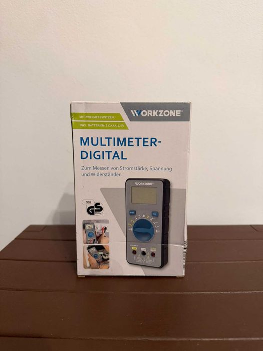 Multimetru digital