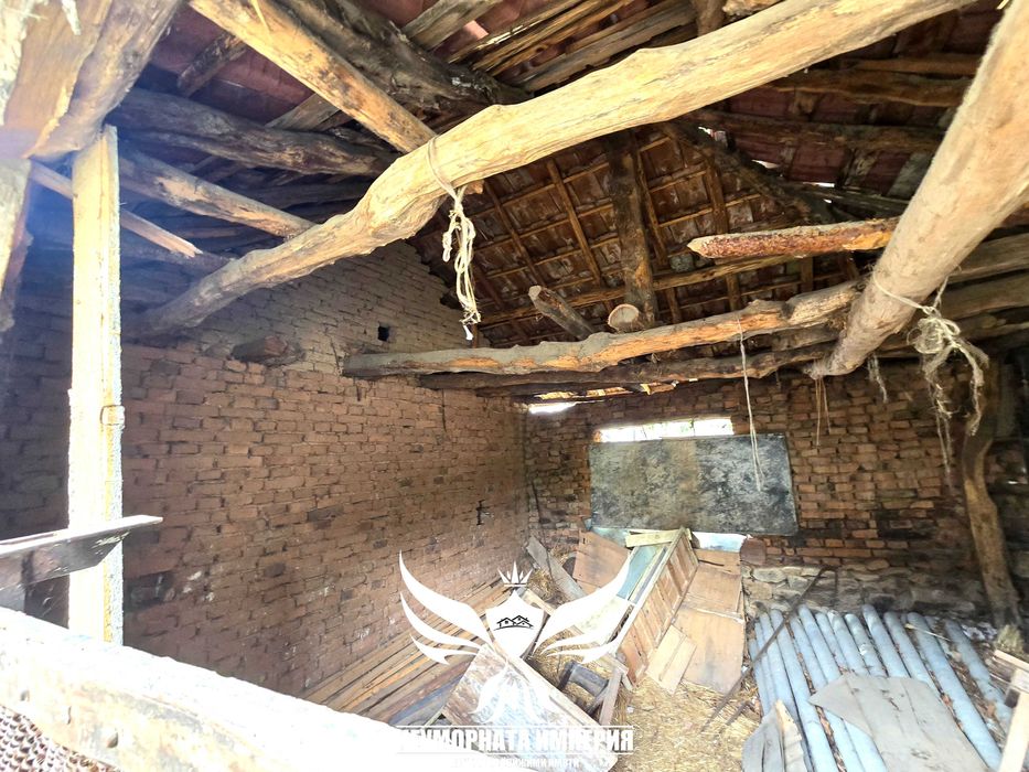 Двуетажна вила/къща 208РЗП с 900кв.м. двор село Баните обл.Смолян