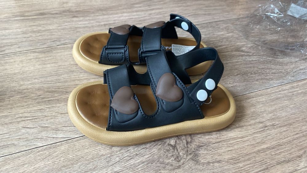 Детские сандалии