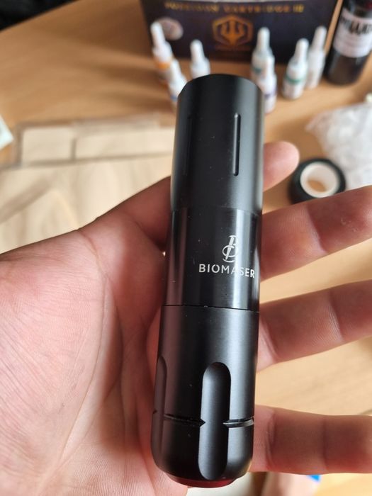 Kit tatuat, masina si accesoriile