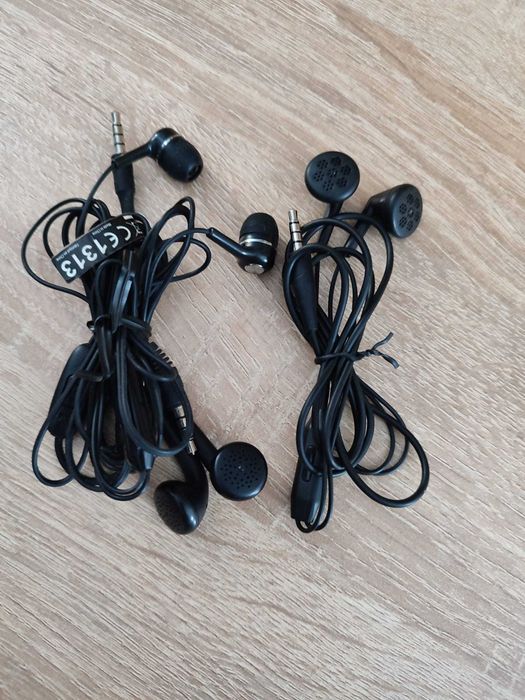 Casti cu fir pentru telefon