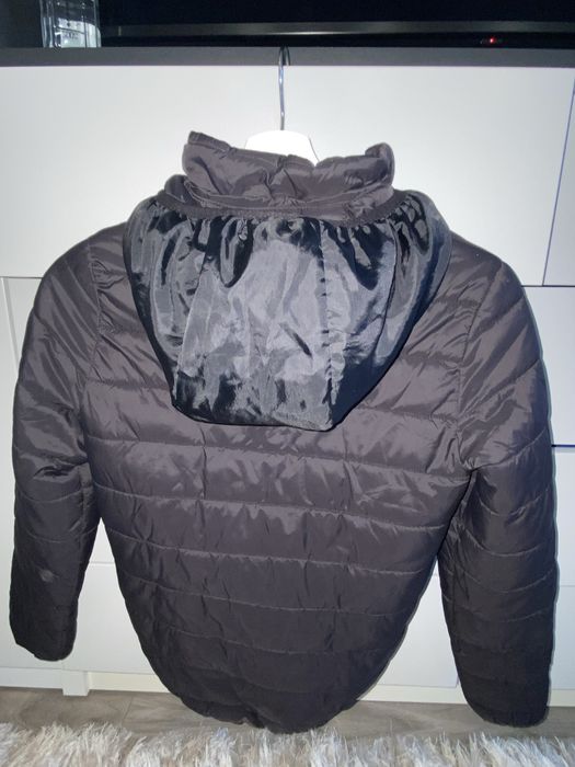 geaca H&M neagra marime EUR 140 9-10 ani