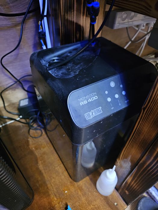 Vând incubator reptile si UMIDIFICATOR MONSOON RS400