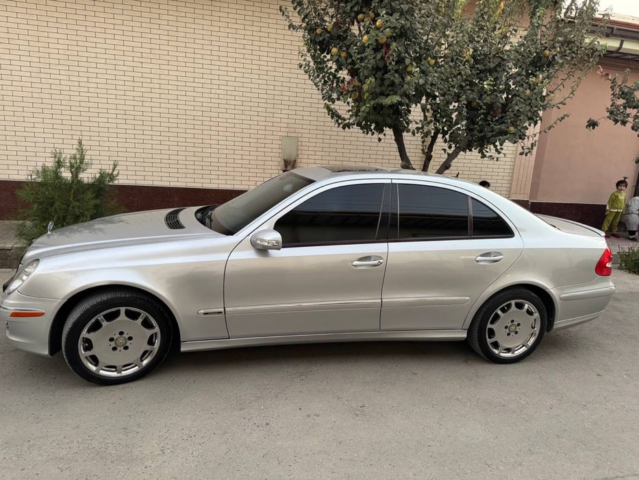 Mercedes benz 211 E 200