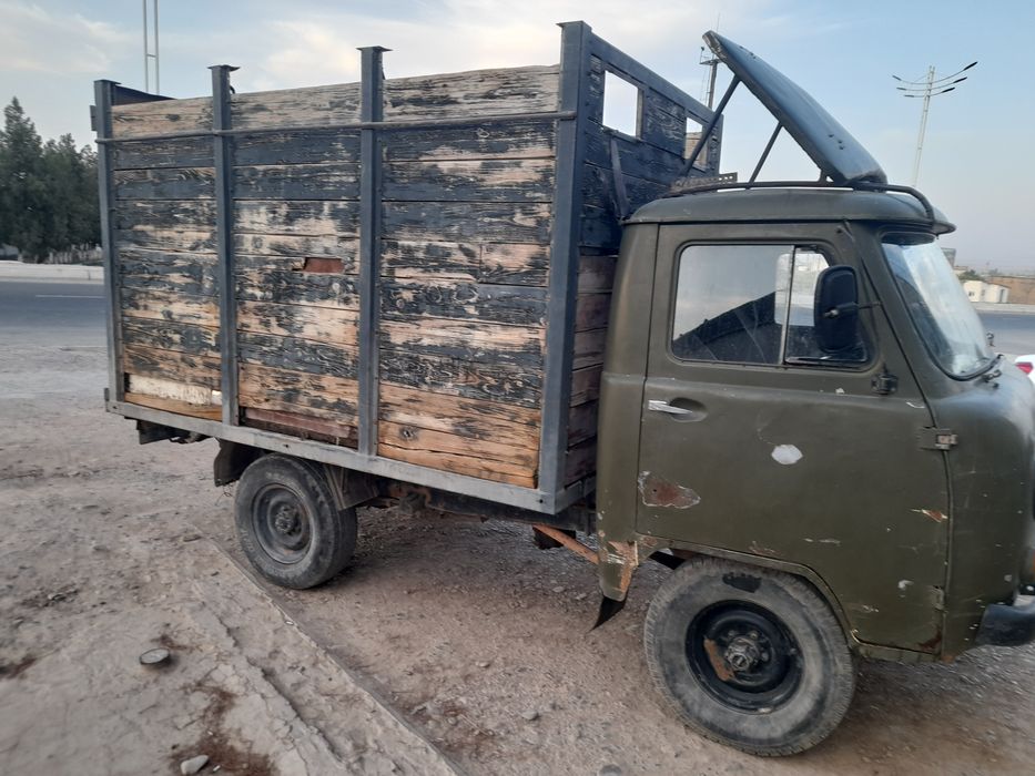 UAZ avtomobili sotiladi