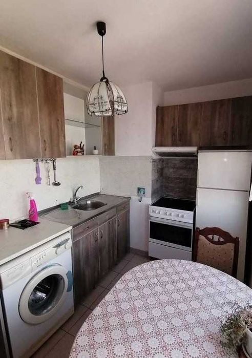 Дава се под наем Тристаен апартамент в Бургас, Славейков - 75 кв.м за 459 € - Снимка #2