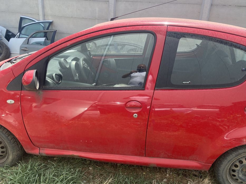 Vând USA dreapta fata și USA dreapta spate Peugeot 107! 2005-2012