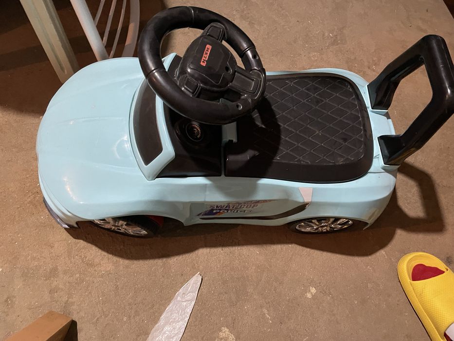 Продается Машинка толокар