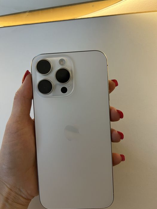 В идеале Iphone 15 pro max 256Gb white titanium