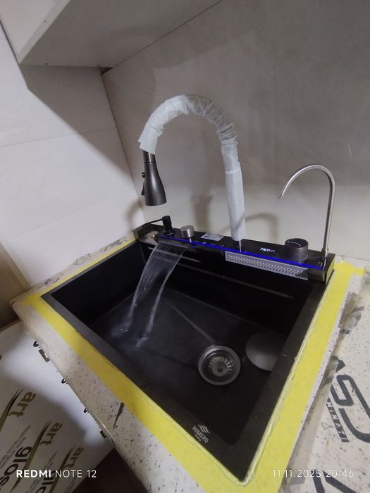 Кухонный смарт мойка внутри корпус металлически