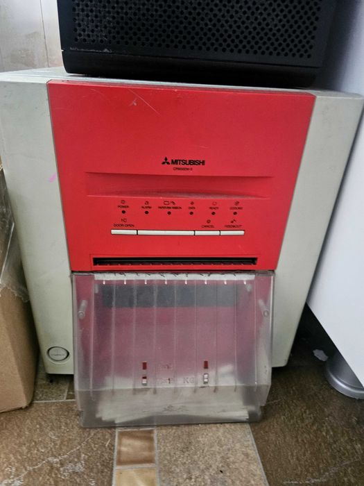 3 imprimante foto mitsubishi si o statie se lucru