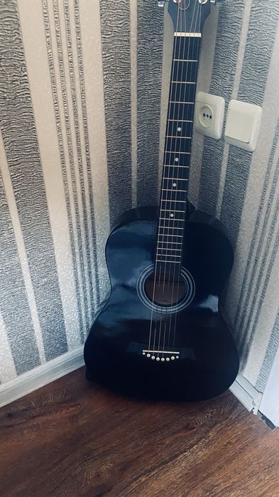 продам гитаруууу