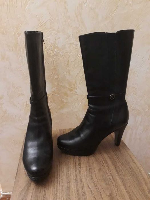 Продам женские зимние сапоги