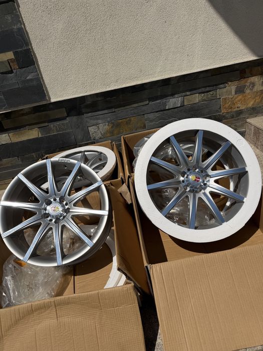 Jante MOMO Corse Ten-S R19 5x112