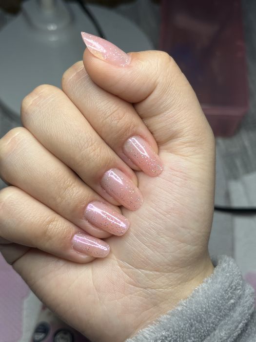 Unghii cu gel - se platesc doar consumabilele