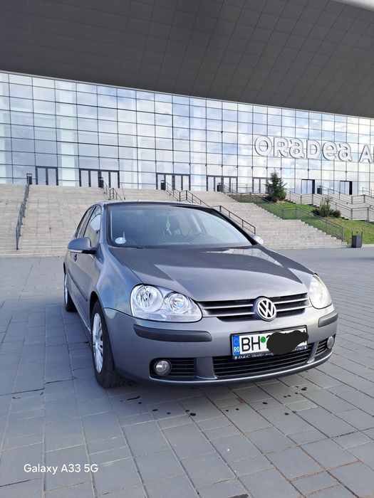 Vand Golf V 1,6 Benzina.