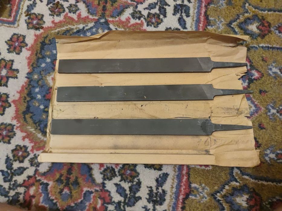 Напильник по металлу гладкий
СССР 
Четырех сторонний 
50 тысяч