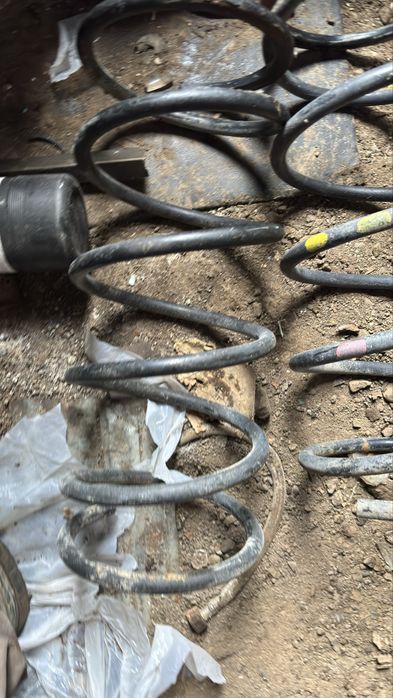 Продам пружины на Монтеро спорт