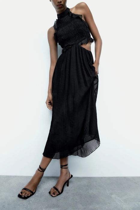 Черна рокля солей на Zara