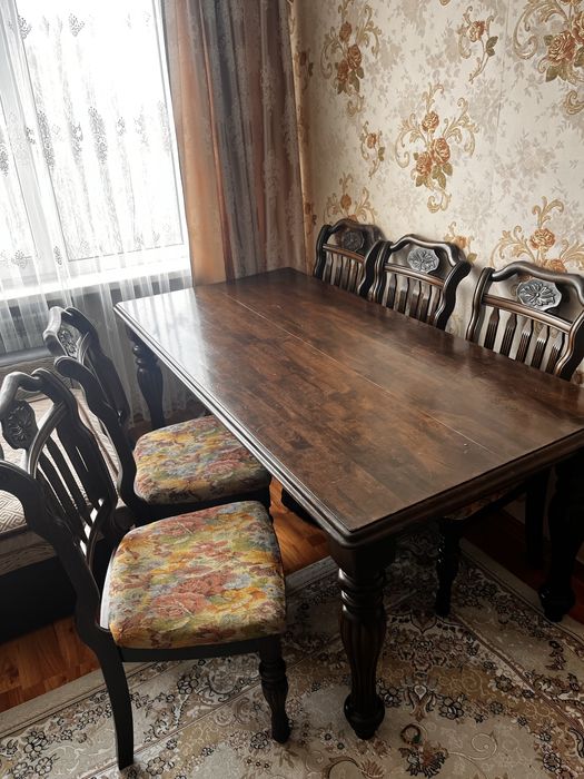 Стол со стульями