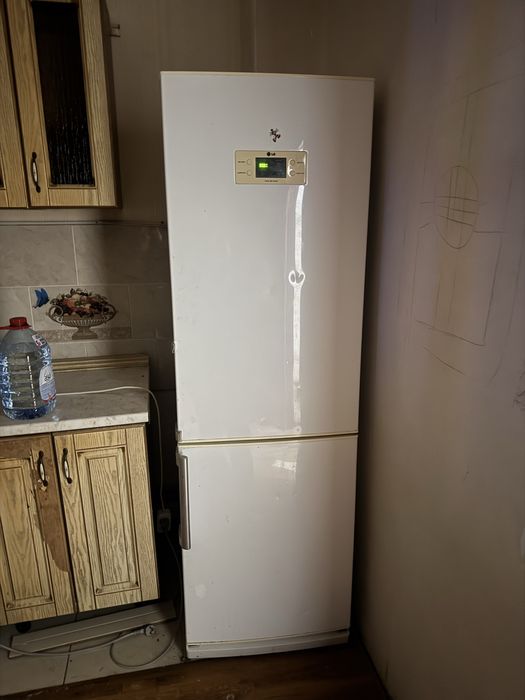 Холодильник LG рабочий