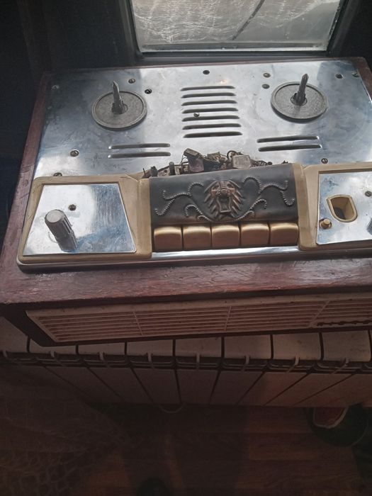 Радиола старинная