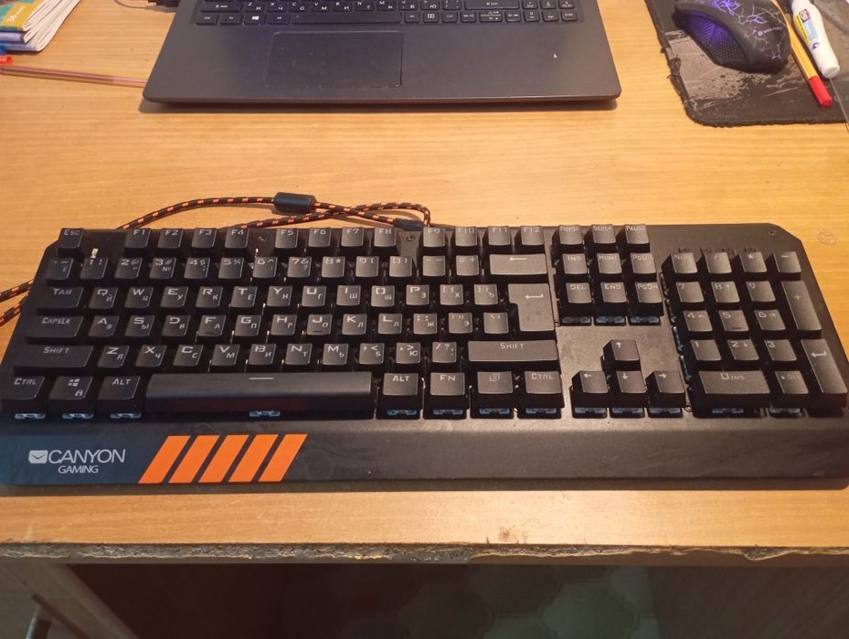 Механическая клавиатура и наушники canyon