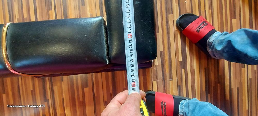 Продавам кожена спалня с матрак