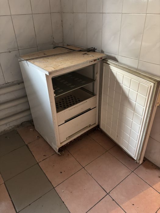 Маленький холодильник-морозильник