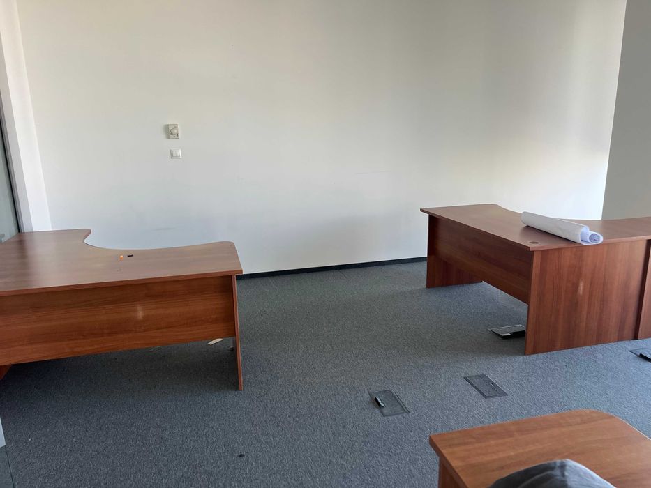 Даваме безплатно офисна мебел